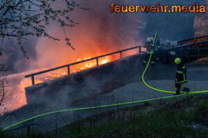 Weithin sichtbarer Brand bei der Burgruine Senftenberg