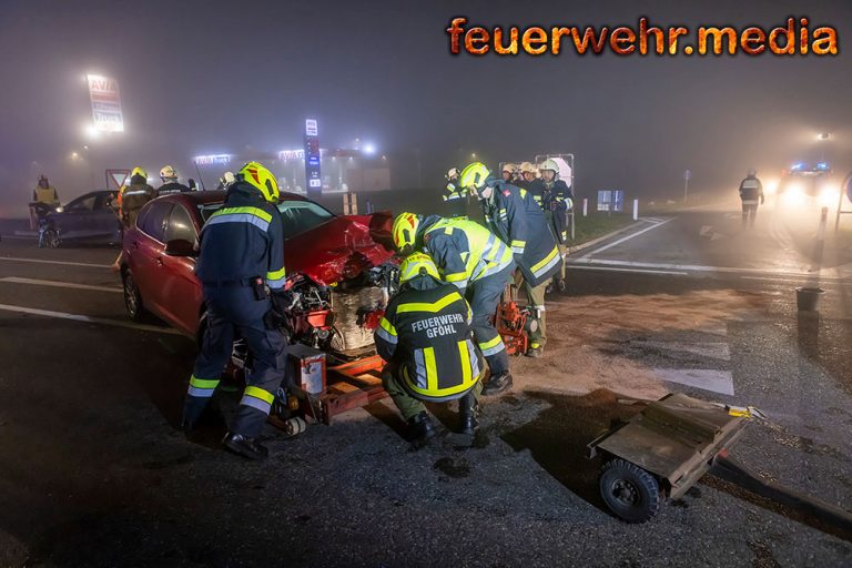 Unfall Im Dichten Nebel Auf Der Reitterner Kreuzung Der B37 – Feuerwehr ...