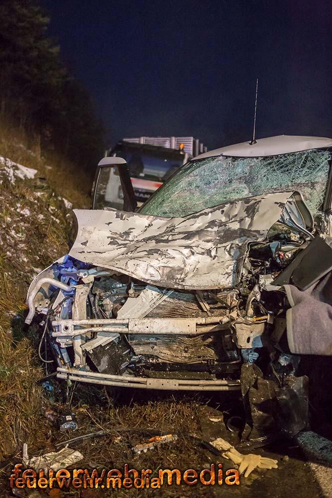 Menschenrettung Nach Unfall Zwischen Pkw Und Lkw (+Video) – Feuerwehr.media