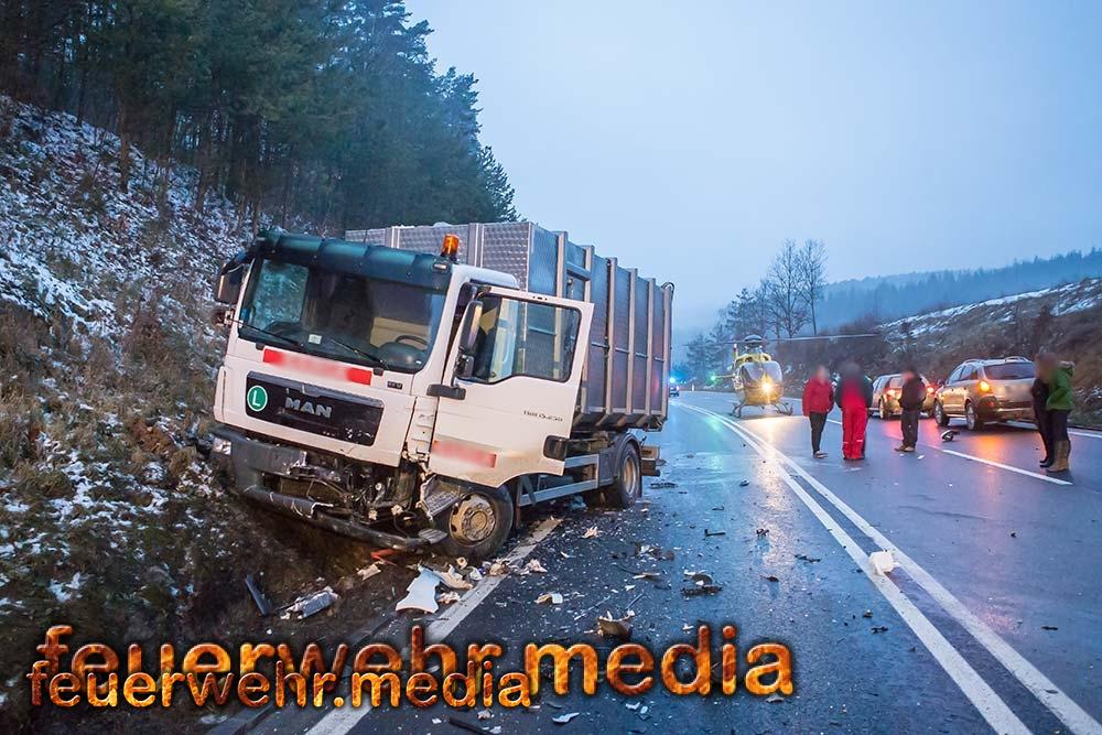 Menschenrettung Nach Unfall Zwischen Pkw Und Lkw (+Video) – Feuerwehr.media