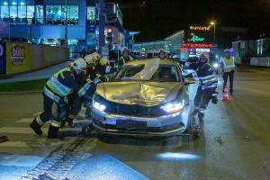 Unfall mit zwei Pkw auf der McDonald Kreuzung