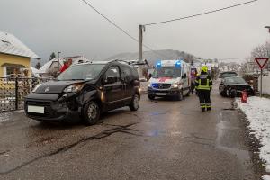 Verkehrsunfall mit zwei Fahrzeugen auf der Eggendorfer Straße in Paudorf