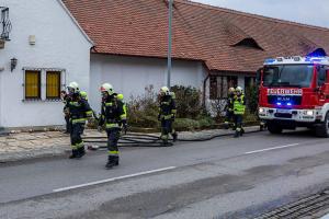 Gasaustritt nach Verkehrsunfall in der Kremstalstraße
