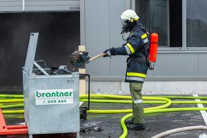 Brand im Gewerbegebiet Theiss