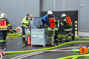 Brand im Gewerbegebiet Theiss