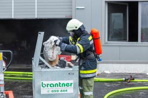 Brand im Gewerbegebiet Theiss