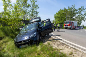 Pkw hängt im Straßengraben beim Gneixendorfer Kreisverkehr