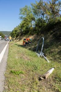 Pkw kommt aufs Bankett und überschlägt sich auf der B37