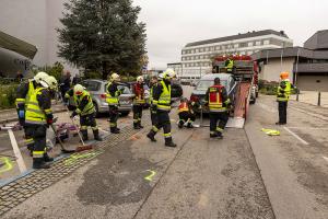 Pkw beim Einparken gerammt – Vier Fahrzeuge beschädigt