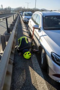 Mehrere Fahrzeugbergungen nach Unfällen auf der Donaubrücke