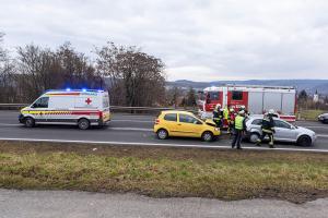 Zwei Unfälle unmittelbar nacheinander auf der B218