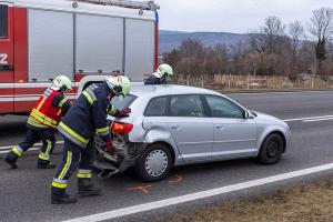 Zwei Unfälle unmittelbar nacheinander auf der B218