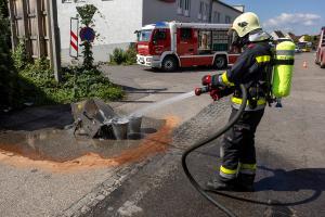 Brand in einem Batterielagerraum fordert die Kremser Feuerwehr