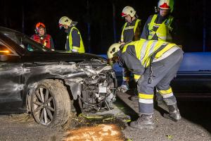 Nächtliche Fahrzeugbergung - Leitschiene auf der B37a gerammt