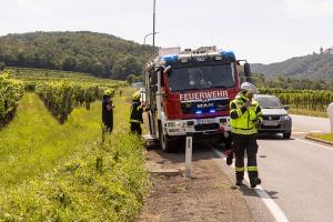 Treibstoffspur im Kreisverkehr auf der L100