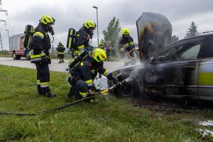 Pkw beginnt während der Fahrt zu brennen-2