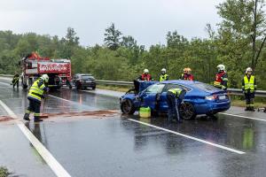 40 Meter Leitschiene bei Unfall auf der B37a zerstört