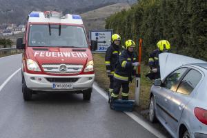 Glatteisunfall auf der B3 in Dürnstein