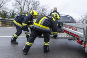 Glatteisunfall auf der B3 in Dürnstein