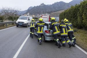 Glatteisunfall auf der B3 in Dürnstein